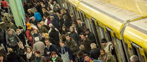 Die Erweiterung des U-Bahn-Netzes werde geprüft, sagte ein Sprecher der Senatsverkehrsverwaltung. In dieser Legislaturperiode liegt die Planung neuer Strecken aber auf Eis.