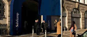 Der Verlag Suhrkamp, der vor sieben Jahren von Frankfurt nach Berlin zog, baut derzeit einen neuen Sitz für seine Mitarbeiter. 