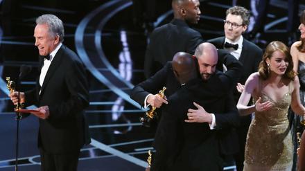 Große Verwirrung bei den Oscars: Warren Beatty (links) lies den falschen Gewinnerfilm vor.