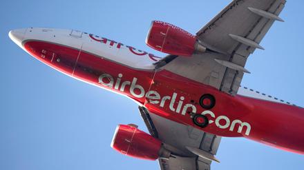 Ein Flugzeug von "Air Berlin" startet in Tegel.