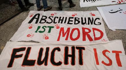 Protest gegen Abschiebungen am Flughafen Frankfurt (Main)