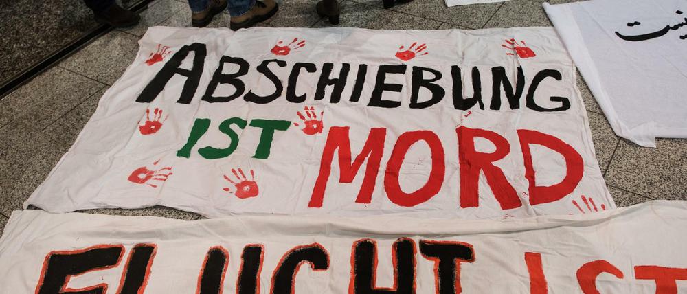 Protest gegen Abschiebungen am Flughafen Frankfurt (Main)