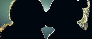 Frauensache. Erfolgreich, jung, gut aussehend – bei dem Londoner Partyexport Skirt Club darf nicht jede Frau mitmischen. 