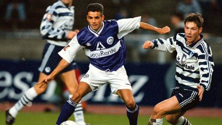 Das waren noch Zeiten: TeBes Francisco Copado (li.) setzt sich am Ball gegen Herthas Pal Dardai durch.