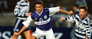 Das waren noch Zeiten: TeBes Francisco Copado (li.) setzt sich am Ball gegen Herthas Pal Dardai durch.