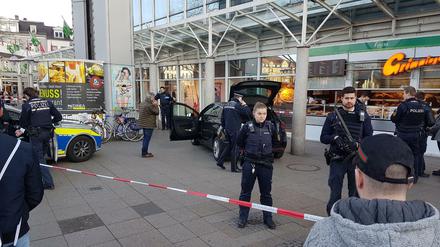 Am Samstagnachmittag hat ein Autofahrer in Heidelberg mehrere Fußgänger angefahren.