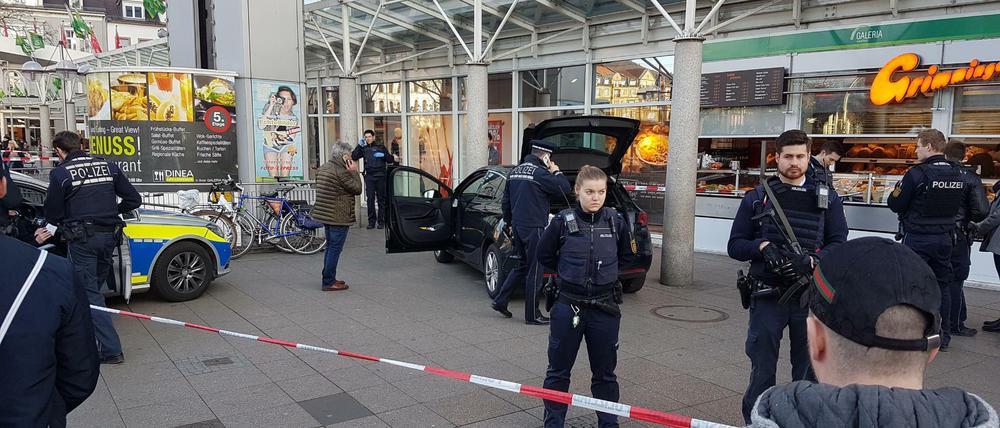 Am Samstagnachmittag hat ein Autofahrer in Heidelberg mehrere Fußgänger angefahren.
