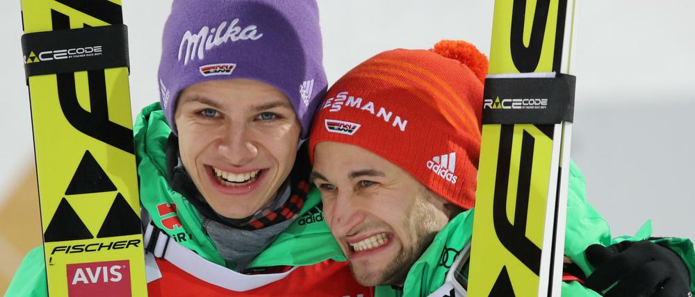 Andreas Wellinger (links) und Markus Eisenbichler aus Deutschland freuen sich über ihre Podestplätze.