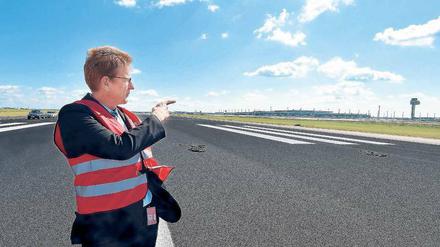 Auf der Startbahn steht er schon mal. Macht BER-Chef Karsten Mühlenfeld nun auch den Abflug?