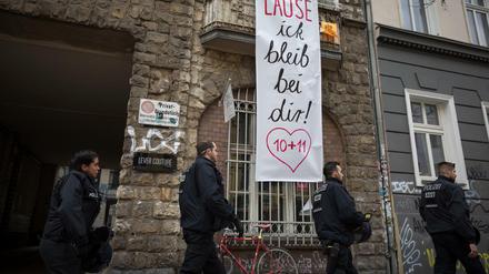 Mieterprotest gegen die steigenden Mieten in Kreuzberg - auch in Gewerbebauten wie der "Lause"