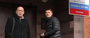 Und nun? Der Trainer von Wodnik (links) und ein Direktor des russischen Bady-Verbandes vor der Tagung der Disziplinarkommission beim Verband.