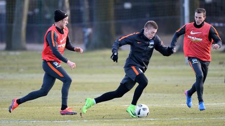 Läuft wieder bei Mitchell Weiser (Mitte).