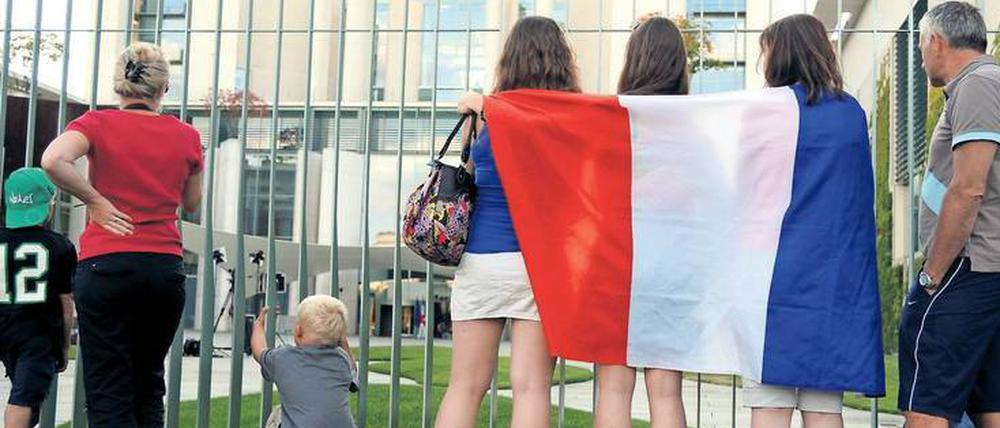 Annäherung an Deutschland. Laut Studie finden 27 Prozent der befragten Franzosen, dass Bundeskanzlerin Angela Merkel Deutschland am besten präsentiert.