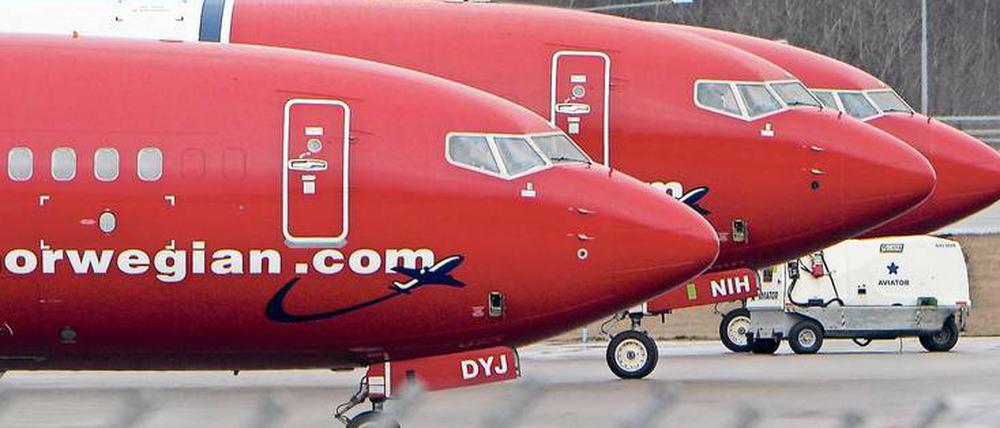 Herausforderer. Maschinen der Fluggesellschaft Norwegian Air. 