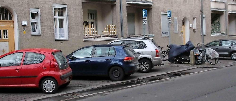 Auch auf der Südseite der Adamstraße wird schon immer schräg geparkt.