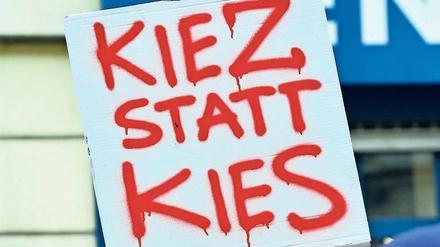 Demonstranten gegen steigende Mieten und mögliche Räumungen in Kreuzberg. Gentrifizierung ist in Berlin Thema. 