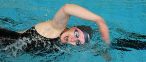 Die Schwimmerin und Bloggerin Bianca Tchinda lehnt die Einschränkung von privatem Schwimmtraining in Berliner Bädern ab.