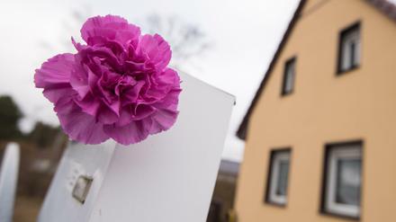 Trauerflor am Briefkasten: Hier lebte die Großmutter des 24-Jährigen. 