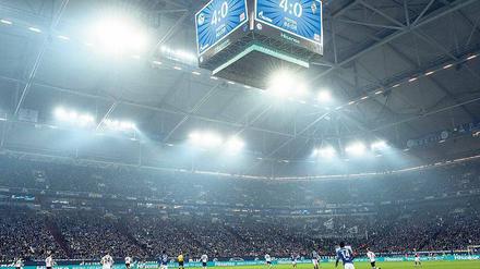 Schalke empfängt Gladbach in der Europa League.