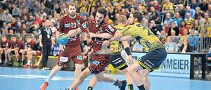 Zug zum Tor. Petar Nenadic und die Füchse empfangen heute den Meister. Foto: Imago