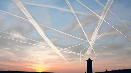Weniger Flugzeuge für mehr Klimaschutz. Das hat das Bundesverwaltungsgericht in Österreich im Fall der Erweiterung des Wiener Flughafens entschieden. 