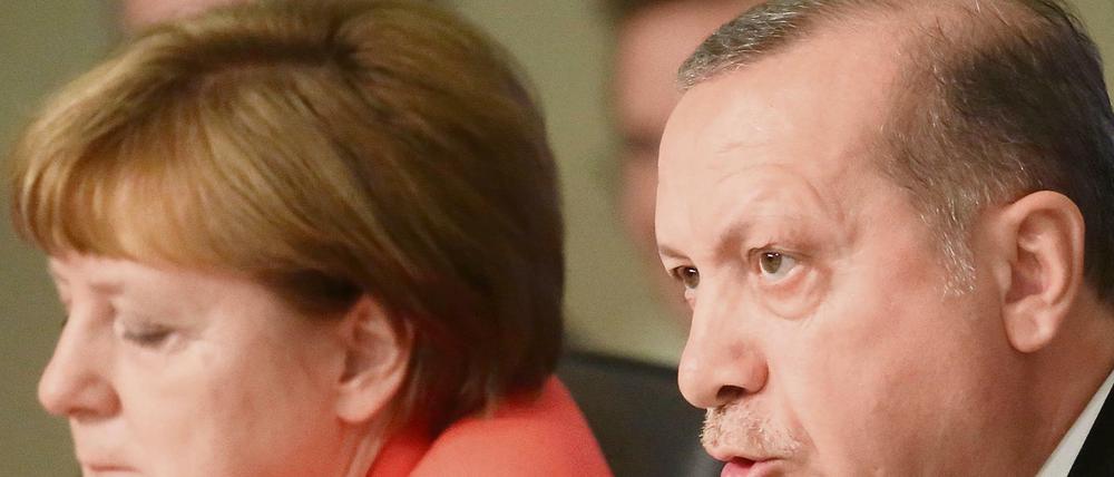 Böse Miene zum bösen Spiel. Bundeskanzlerin Merkel und Staatspräsident Erdogan.