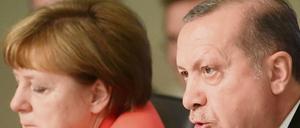 Böse Miene zum bösen Spiel. Bundeskanzlerin Merkel und Staatspräsident Erdogan.