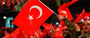 Zuschauer bei einer Veranstaltung des türkischen Ministerpräsidenten Binali Yildirim in in Oberhausen