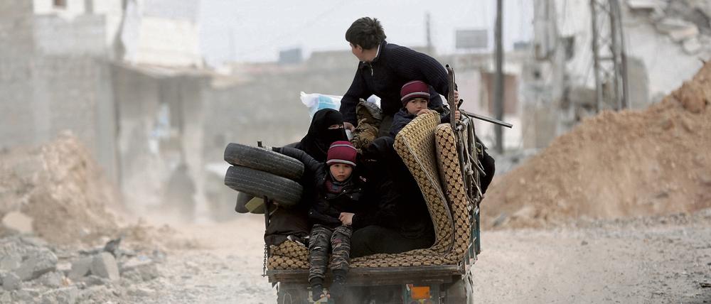 Eine syrische Familie auf der Flucht. 
