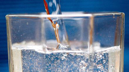 Ein Glas Mineralwasser.
