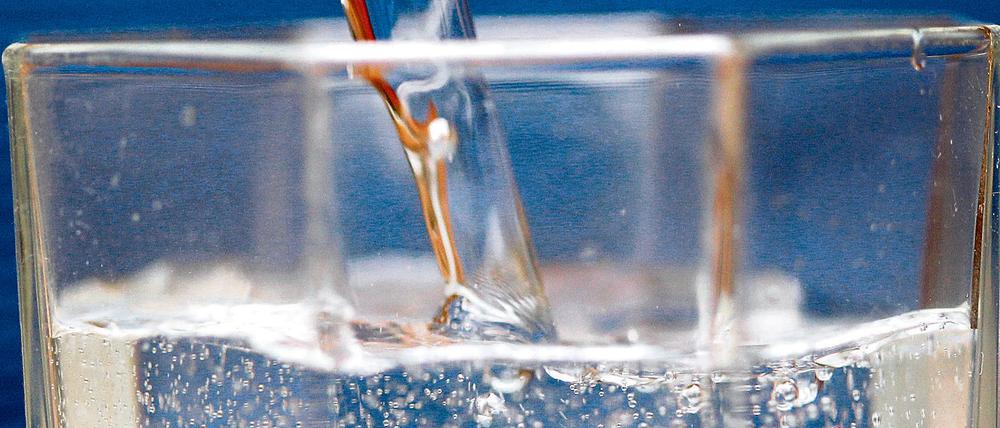 Ein Glas Mineralwasser.