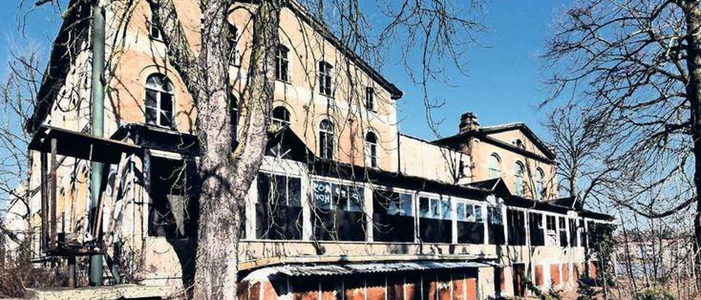 Vergangene Pracht. Die Grünauer Ausflugsgaststätte „Riviera“ gammelt seit der Schließung im Jahr 1991 vor sich hin. Früher gab es hier sogar einmal eine Tanzfläche unter Palmen.