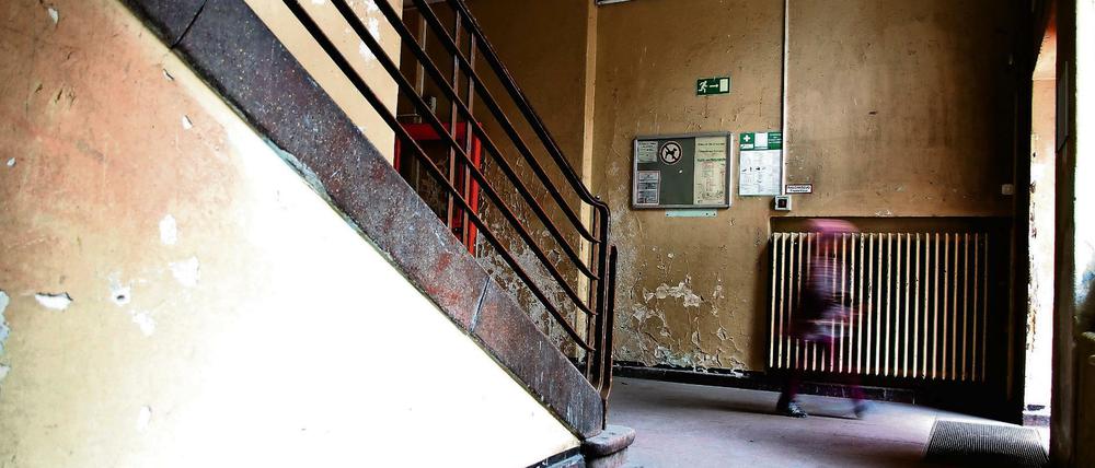 Viele Berliner Schulen haben Sanierung dringend nötig. Aber es fehlt das Personal.