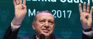 Der türkische Staatspräsident Recep Tayyip Erdogan spricht am 03.03.2017 in Istanbul. 