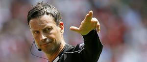In unteren Ligen bekommen die Schiedsrichter neue Sanktionsmöglichkeiten. Für Mark Clattenburg gilt die Regelanpassung nicht.