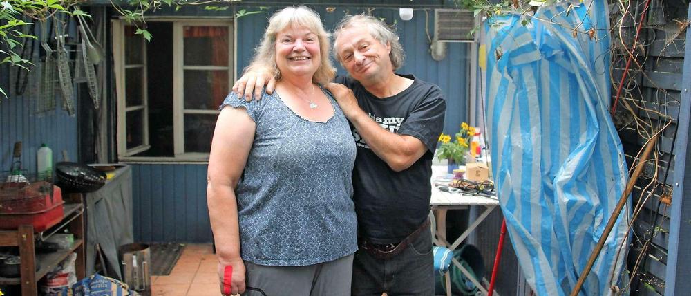 Ilona Bredel und Colin Dorn sind froh, sie müssen ihre Parzellen nicht mehr räumen.