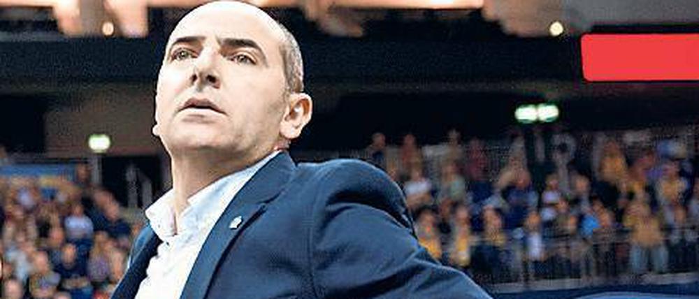 Ungeduldig. Albas Sportdirektor Ojeda will Siege sehen. Foto: Imago/Camera4