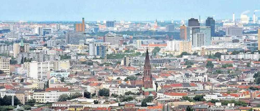 110.000 Wohnungen hat die Deutsche Wohnen bereits in der Stadt – und dazu einen schlechten Ruf bei Mietern. Der aktiennotierte Konzern setzt weiter auf Zukauf und spekuliert dabei auf steigende Mieten.