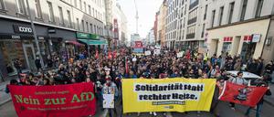 Zahlreiche Menschen demonstrierten in Berlin gegen Rechts.