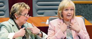 Wollen weitermachen - aber können sie auch? NRW-Ministerpräsidentin Hannelore Kraft (SPD, rechts) und ihre grüne Stellvertreterin Sylvia Löhrmann.