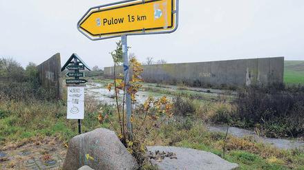 Kreuzung der Unwahrscheinlichkeiten. An dieser Stelle soll der Gülletank stehen, gegen den eine Bürgerinitiative demonstriert.