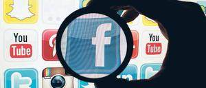 Je aktiver ein Nutzer auf Facebook ist, umso weniger Nachrichtenportale beschränkt er sich, fanden Forscher. 