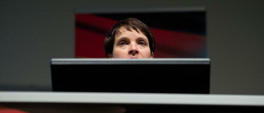 Die AfD-Bundesvorsitzende Frauke Petry bei einer Wahlkampfrede in Lübeck.