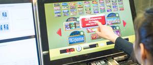 Das Spiel am Automat in Berlin soll nach Willen der Deutschen Automatenwirtschaft von einem Gesichtsscanner reguliert werden.