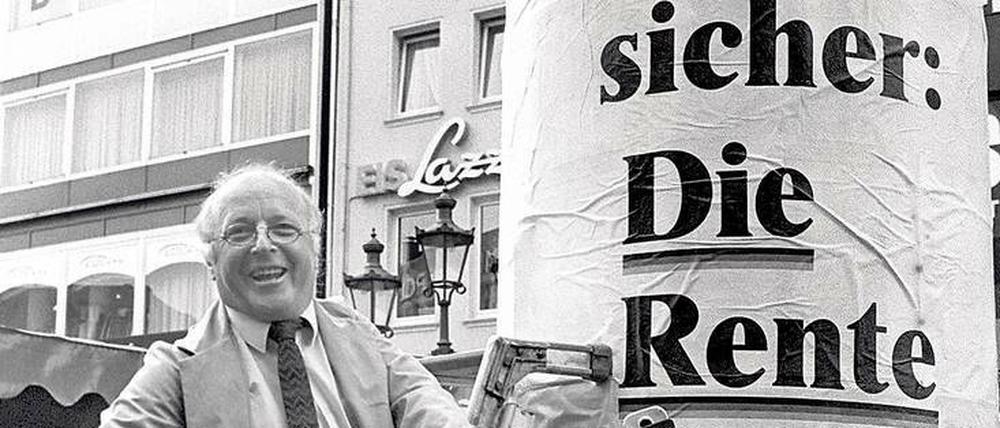 Aber sicher. Arbeitsminister Blüm plakatiert sein berühmtestes Versprechen.