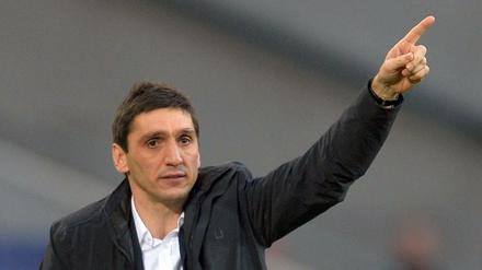 Tayfun Korkut soll Bayer Leverkusen aus der Ergebniskrise führen. 