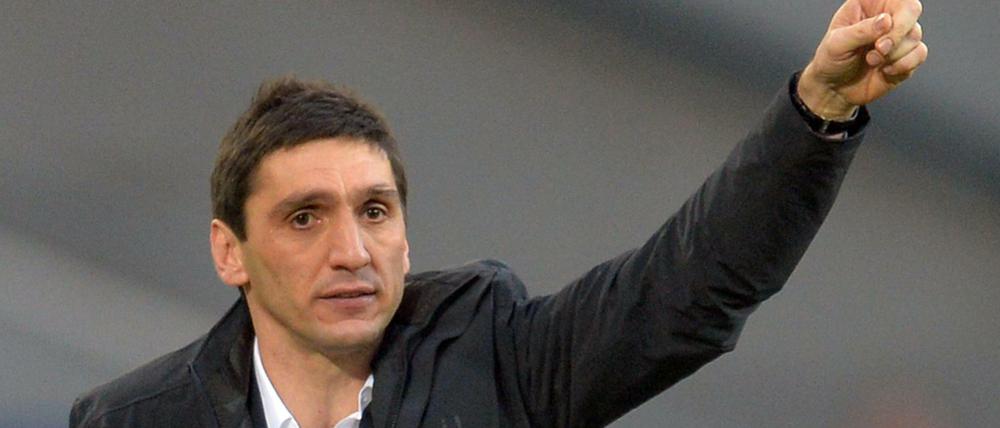 Tayfun Korkut soll Bayer Leverkusen aus der Ergebniskrise führen. 