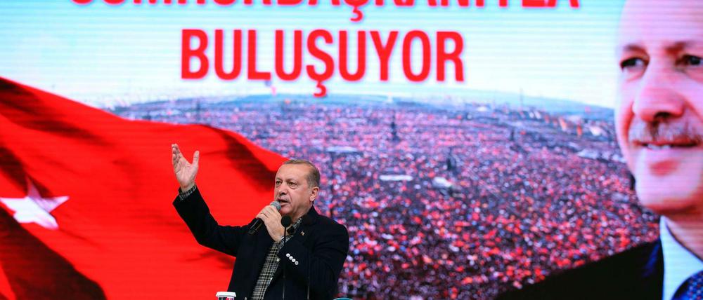 Erdogan bewirbt Erdogan: Szene einer Versammlung mit dem Präsidenten am Wochenende.