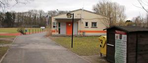 Auf das Umkleidegebäude in Weststaaken entfällt der größte Anteil der Sanierungsgelder.