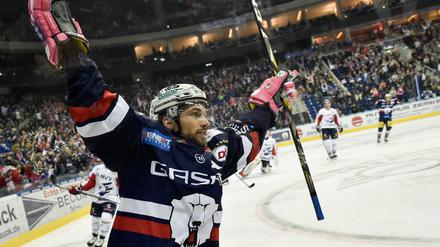 Zwei Mal ging das ja schon. Darin Olver und die Eisbären gewannen beide Heimspiele gegen die Adler in dieser Saison.